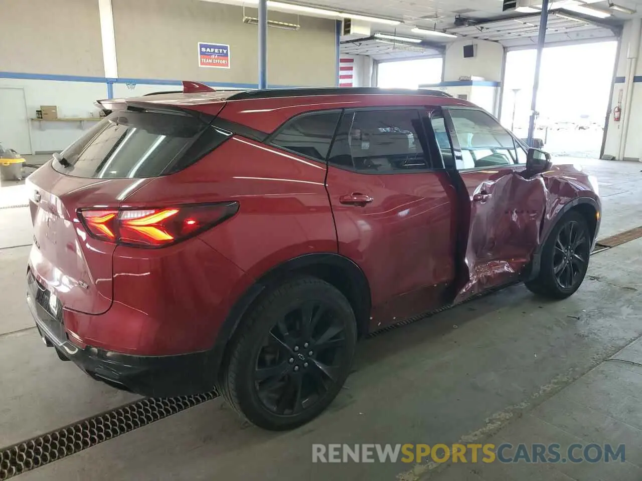 3 Photograph of a damaged car 3GNKBKRS8MS584866 CHEVROLET BLAZER 2021