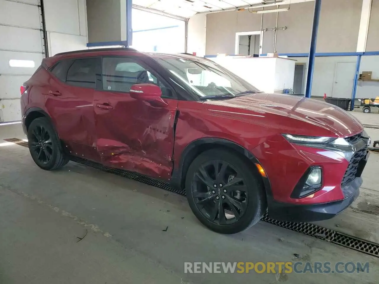 4 Photograph of a damaged car 3GNKBKRS8MS584866 CHEVROLET BLAZER 2021