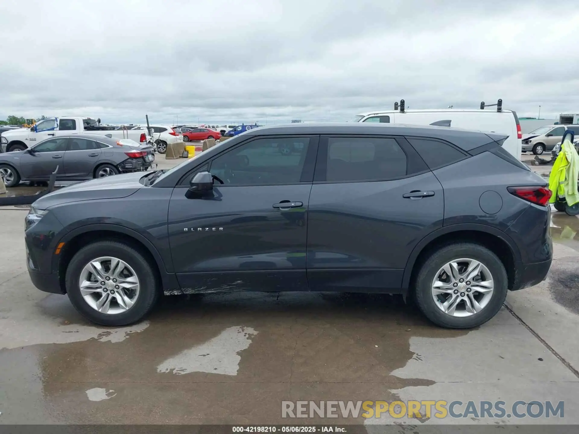 14 Фотография поврежденного автомобиля 3GNKBCR40NS212396 CHEVROLET BLAZER 2022