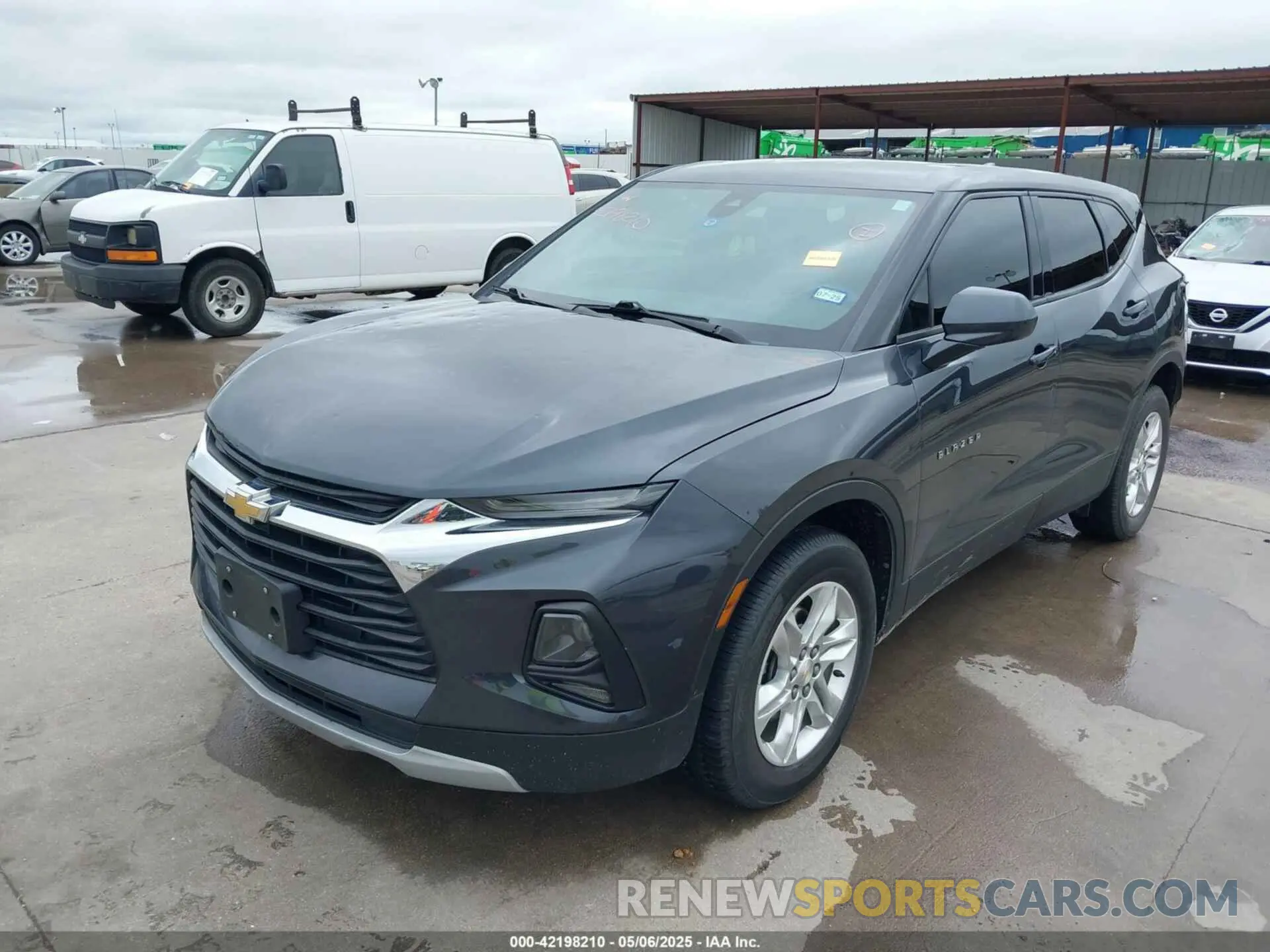 2 Фотография поврежденного автомобиля 3GNKBCR40NS212396 CHEVROLET BLAZER 2022