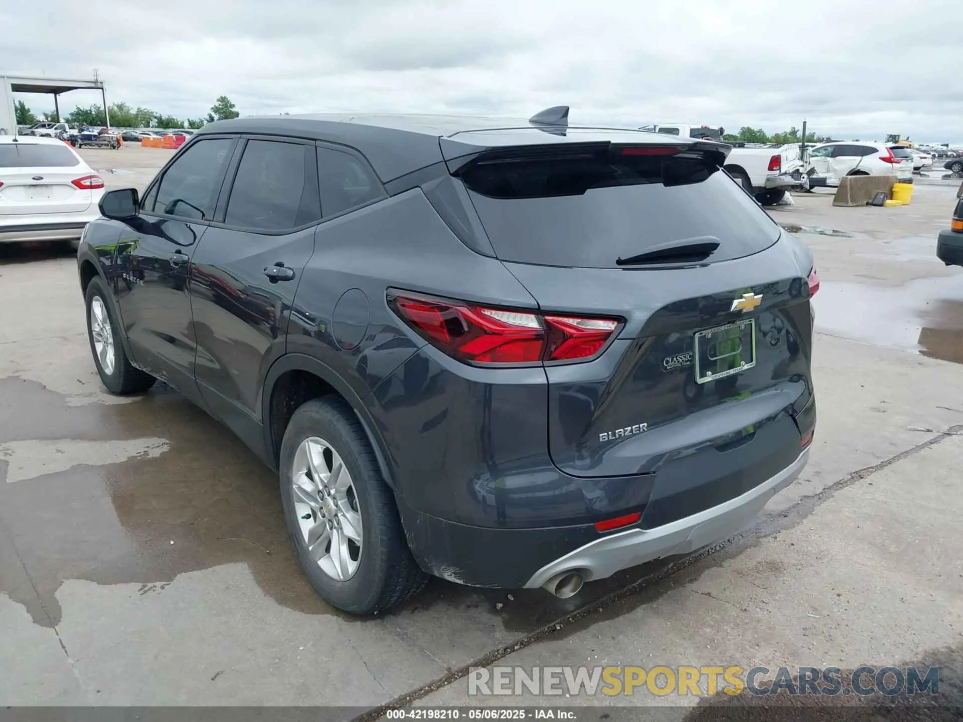 3 Фотография поврежденного автомобиля 3GNKBCR40NS212396 CHEVROLET BLAZER 2022
