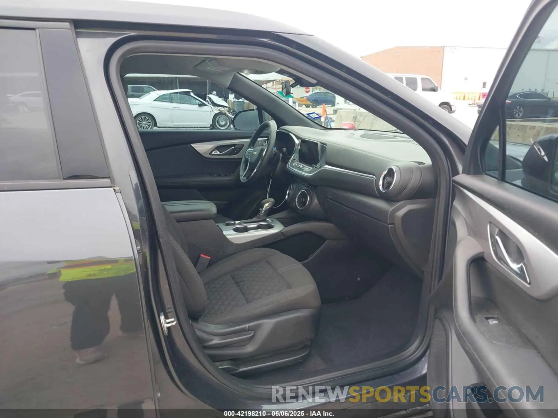 5 Фотография поврежденного автомобиля 3GNKBCR40NS212396 CHEVROLET BLAZER 2022