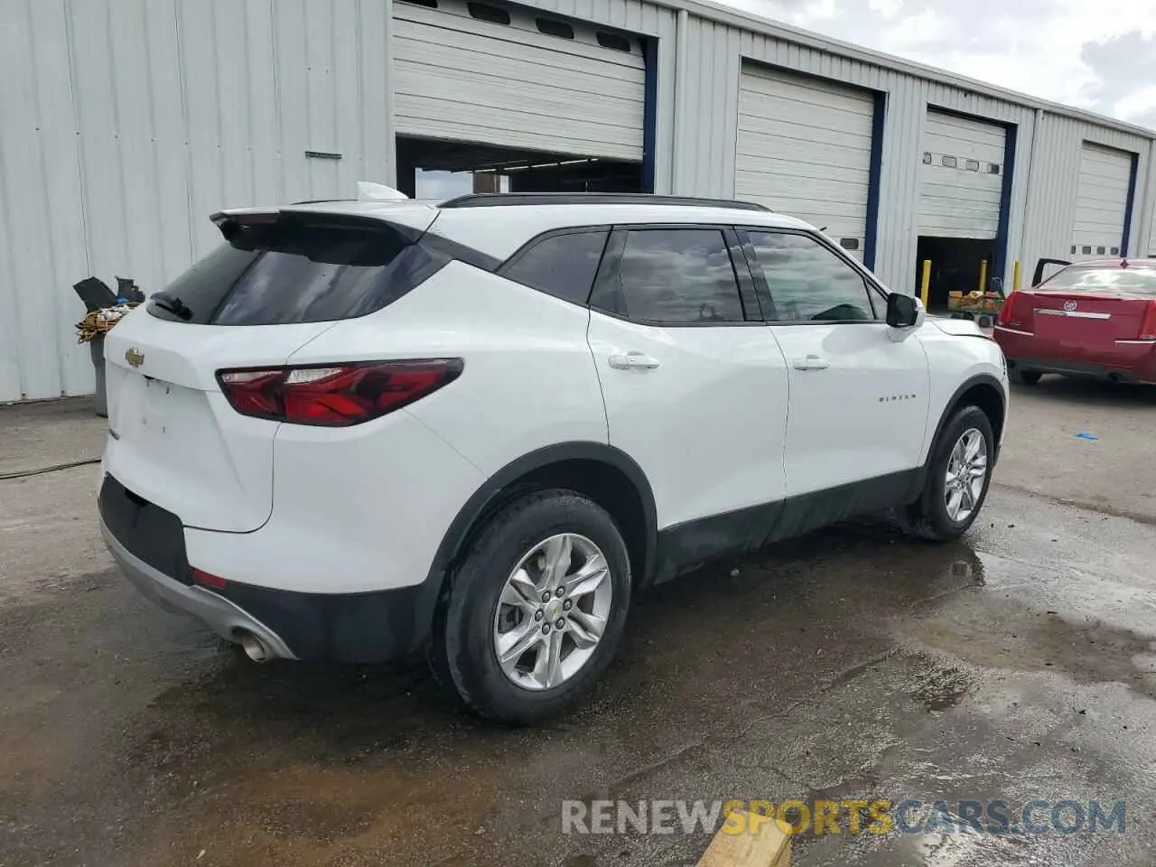 3 Фотография поврежденного автомобиля 3GNKBCR42NS125647 CHEVROLET BLAZER 2022