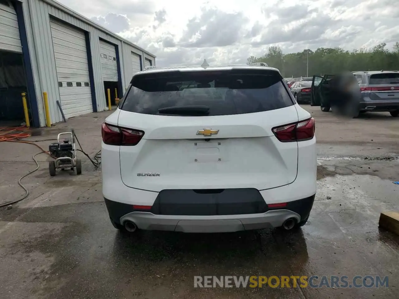 6 Фотография поврежденного автомобиля 3GNKBCR42NS125647 CHEVROLET BLAZER 2022