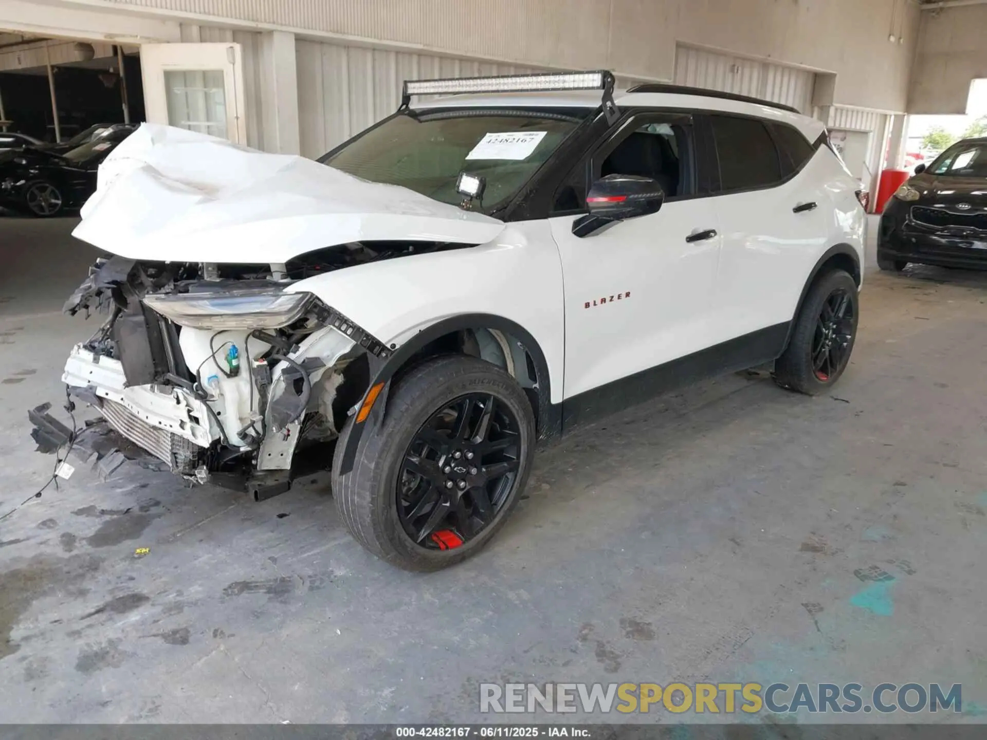 2 Photograph of a damaged car 3GNKBCR44NS148766 CHEVROLET BLAZER 2022