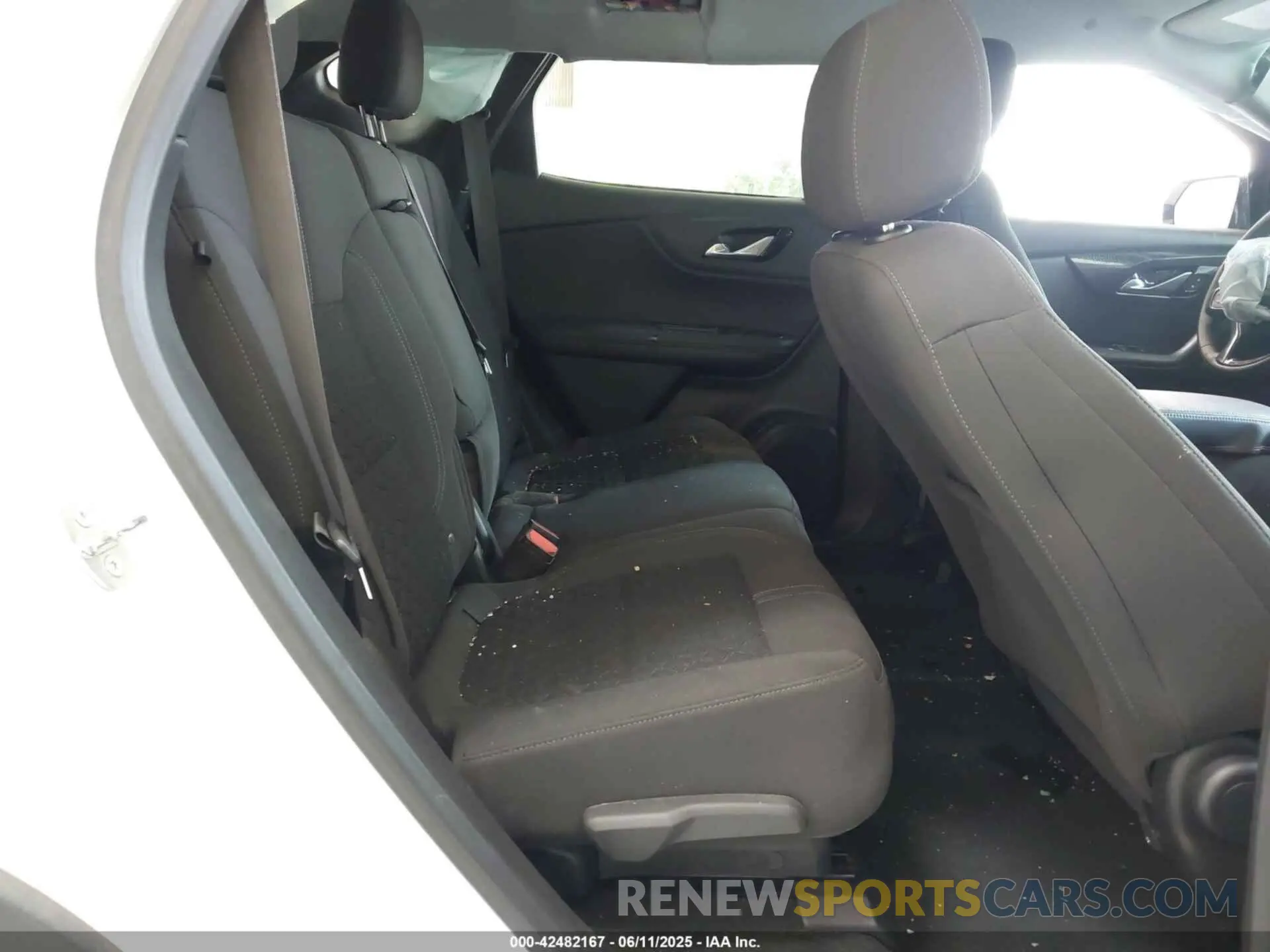 8 Photograph of a damaged car 3GNKBCR44NS148766 CHEVROLET BLAZER 2022