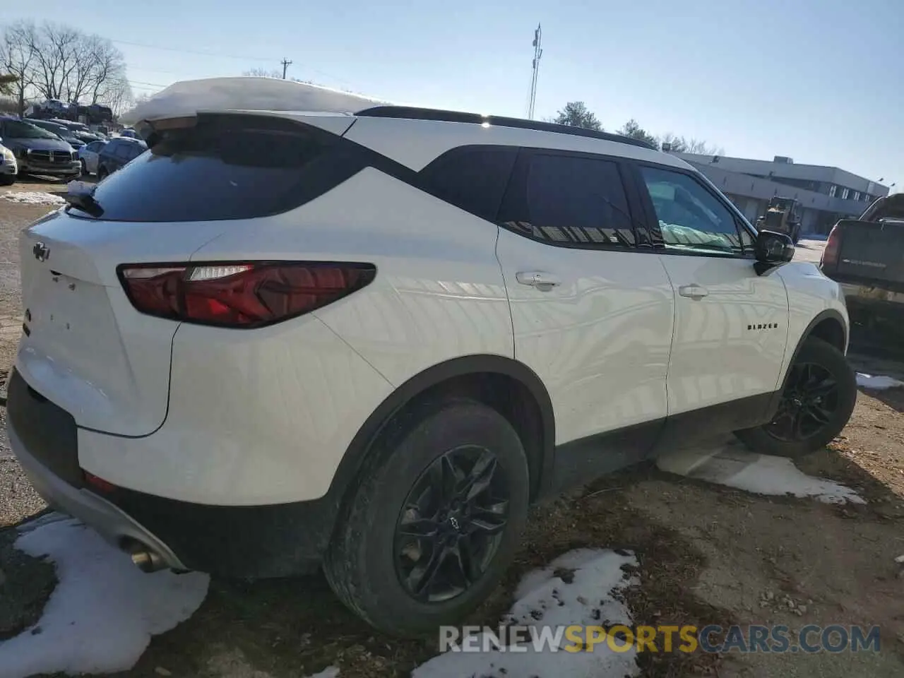 3 Photograph of a damaged car 3GNKBCR45NS132639 CHEVROLET BLAZER 2022