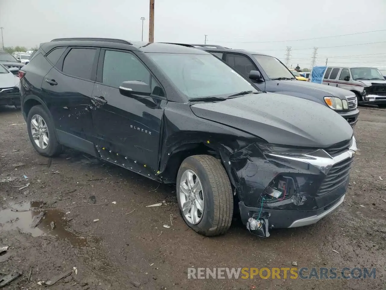 4 Photograph of a damaged car 3GNKBCR45NS165026 CHEVROLET BLAZER 2022