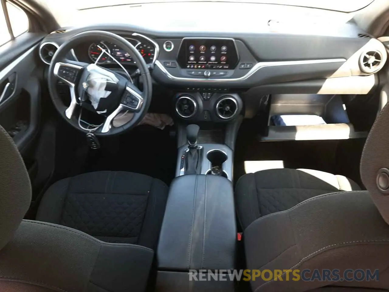 8 Photograph of a damaged car 3GNKBCR47NS130360 CHEVROLET BLAZER 2022