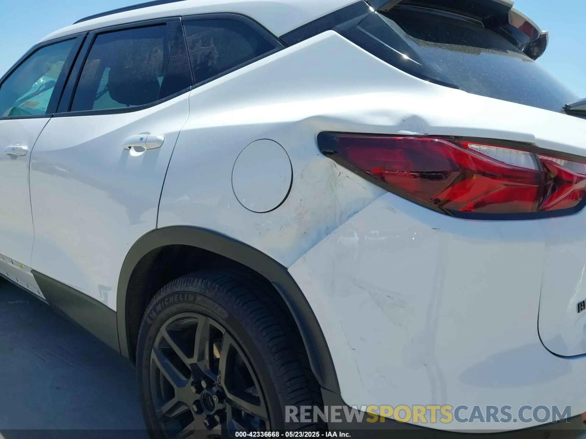 20 Photograph of a damaged car 3GNKBCR4XNS169556 CHEVROLET BLAZER 2022