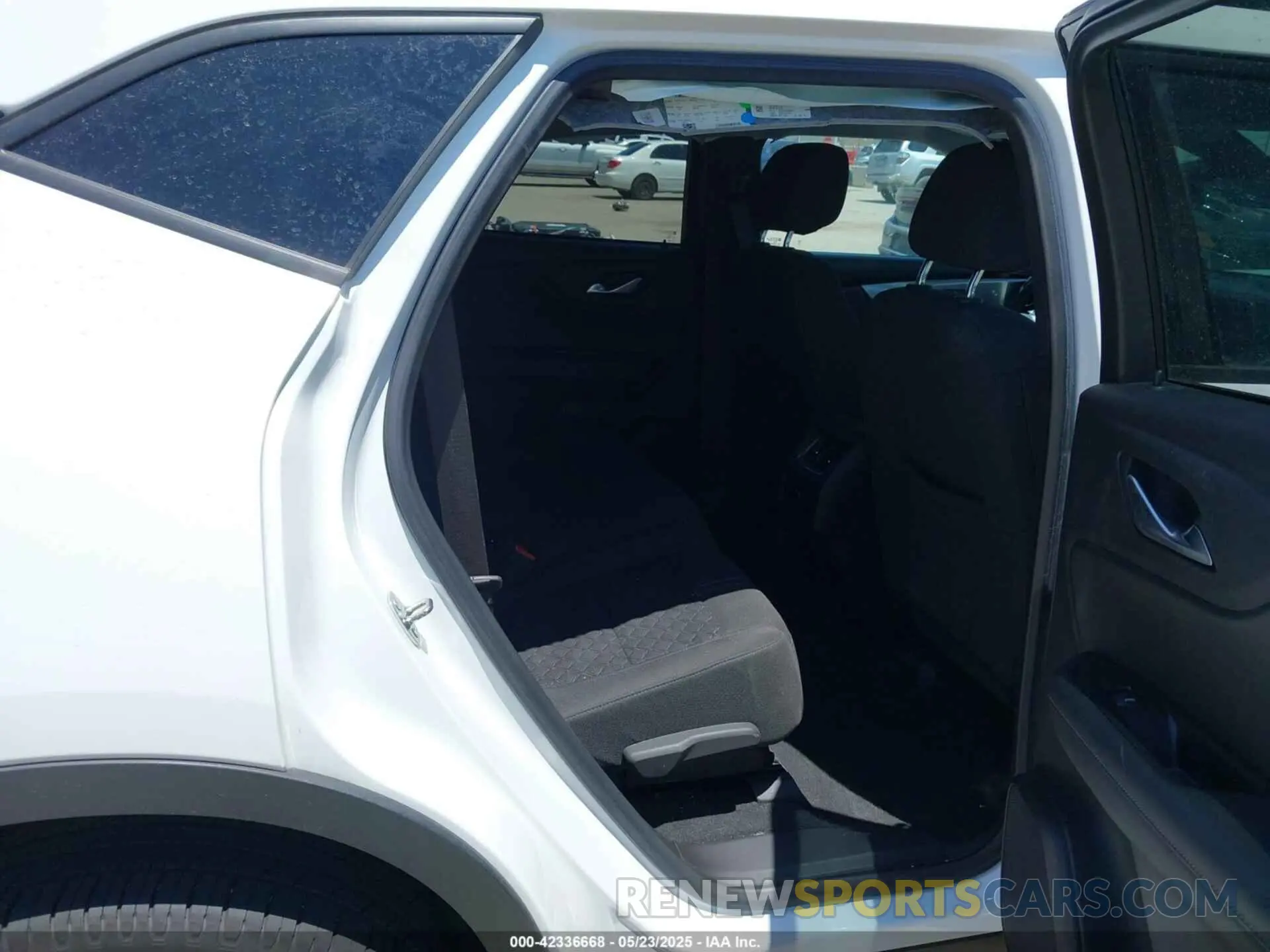 8 Photograph of a damaged car 3GNKBCR4XNS169556 CHEVROLET BLAZER 2022