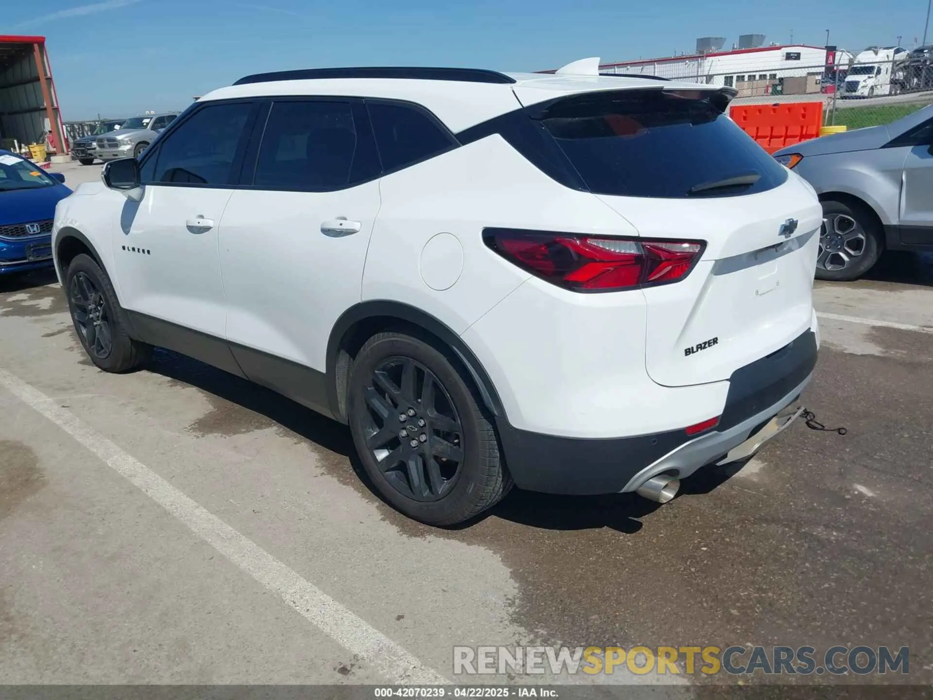 3 Фотография поврежденного автомобиля 3GNKBDRS0NS135906 CHEVROLET BLAZER 2022