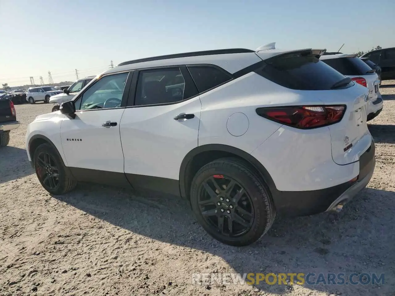2 Фотография поврежденного автомобиля 3GNKBDRS7NS146899 CHEVROLET BLAZER 2022