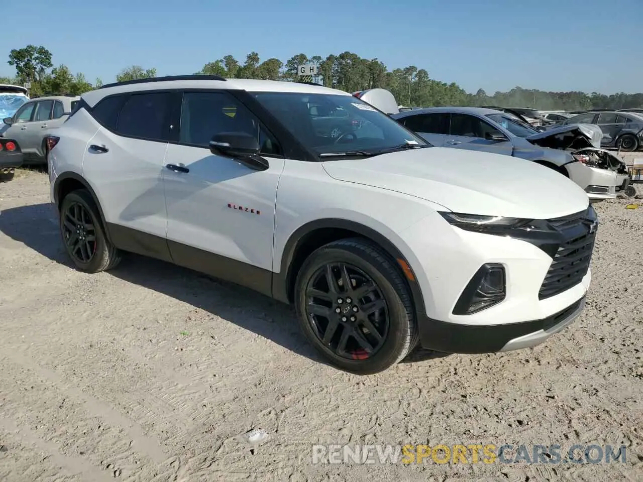 4 Фотография поврежденного автомобиля 3GNKBDRS7NS146899 CHEVROLET BLAZER 2022
