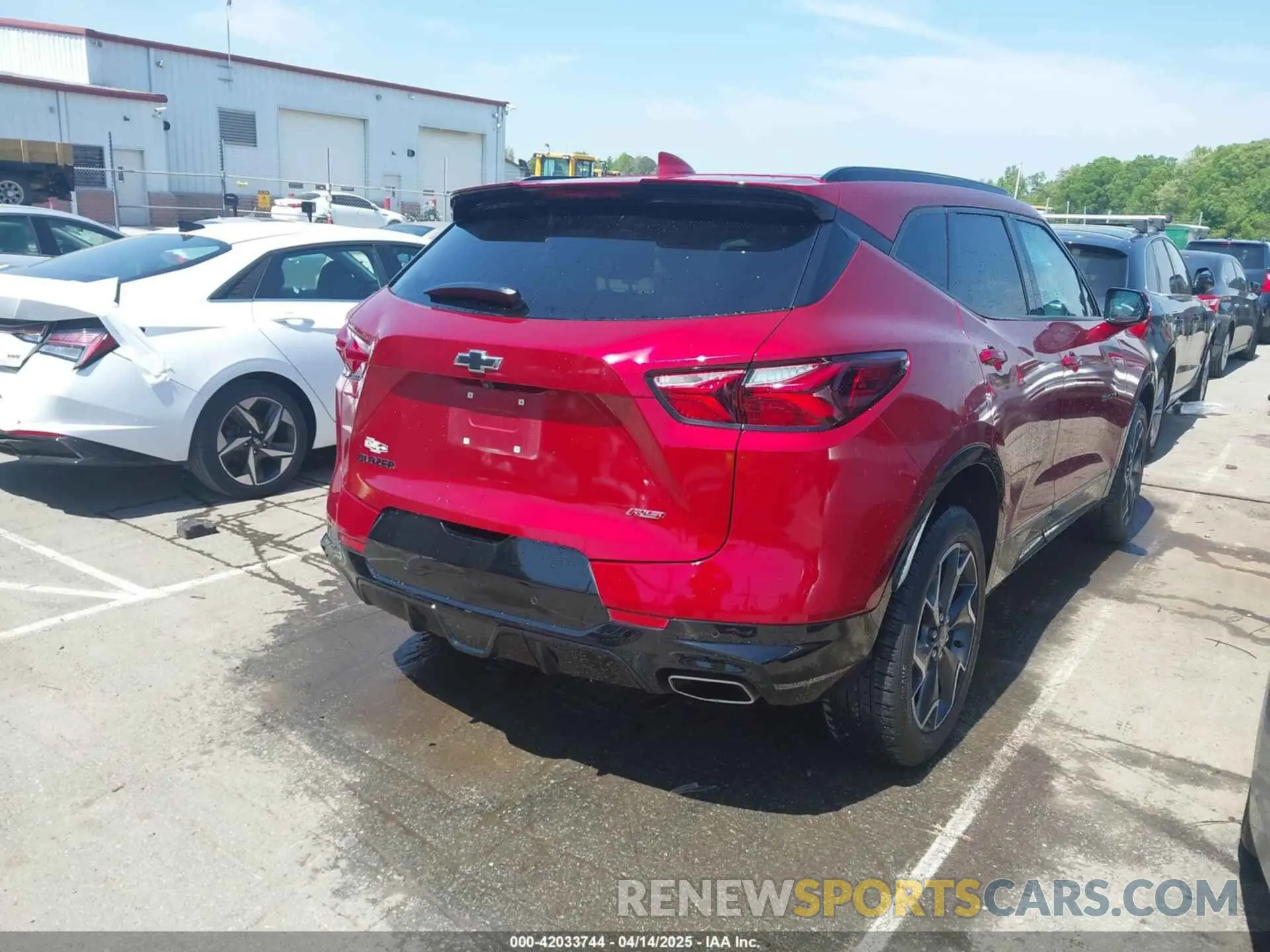 4 Photograph of a damaged car 3GNKBERS7NS158265 CHEVROLET BLAZER 2022