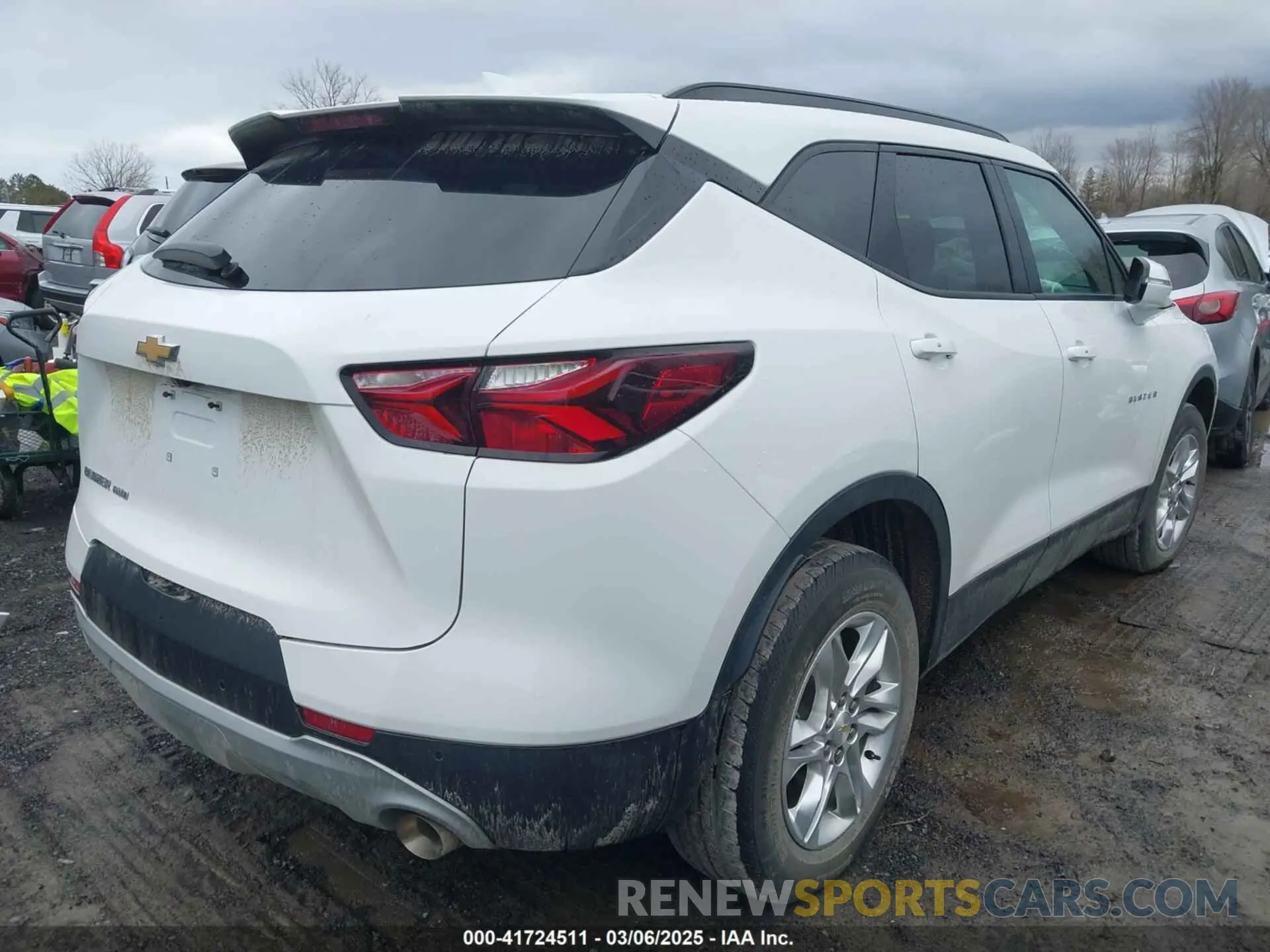 4 Photograph of a damaged car 3GNKBHR40NS129421 CHEVROLET BLAZER 2022