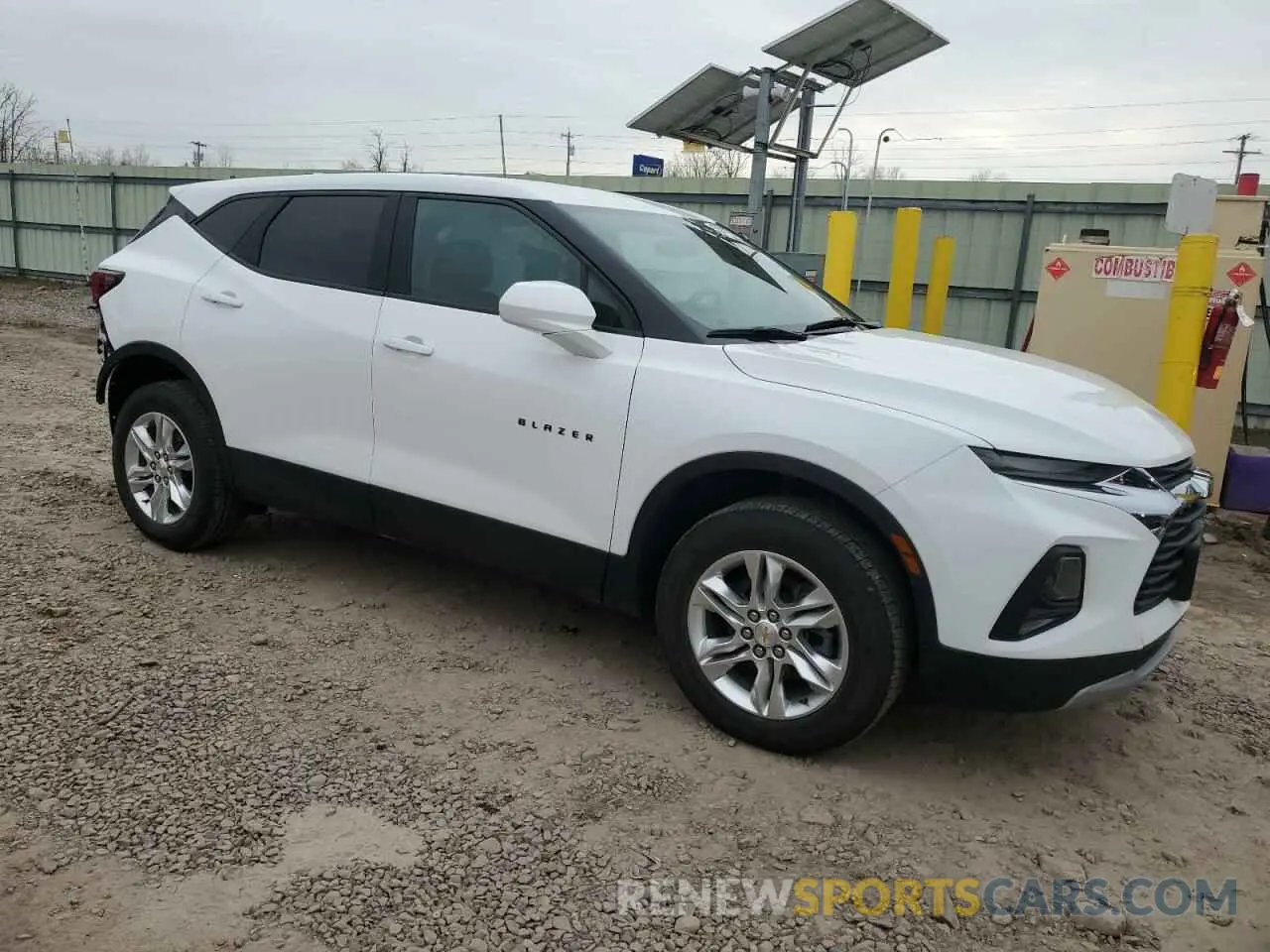 4 Photograph of a damaged car 3GNKBHR44NS116459 CHEVROLET BLAZER 2022