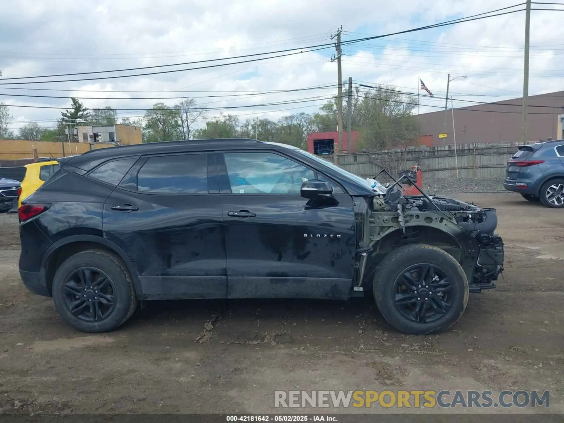 12 Фотография поврежденного автомобиля 3GNKBHR47NS136060 CHEVROLET BLAZER 2022