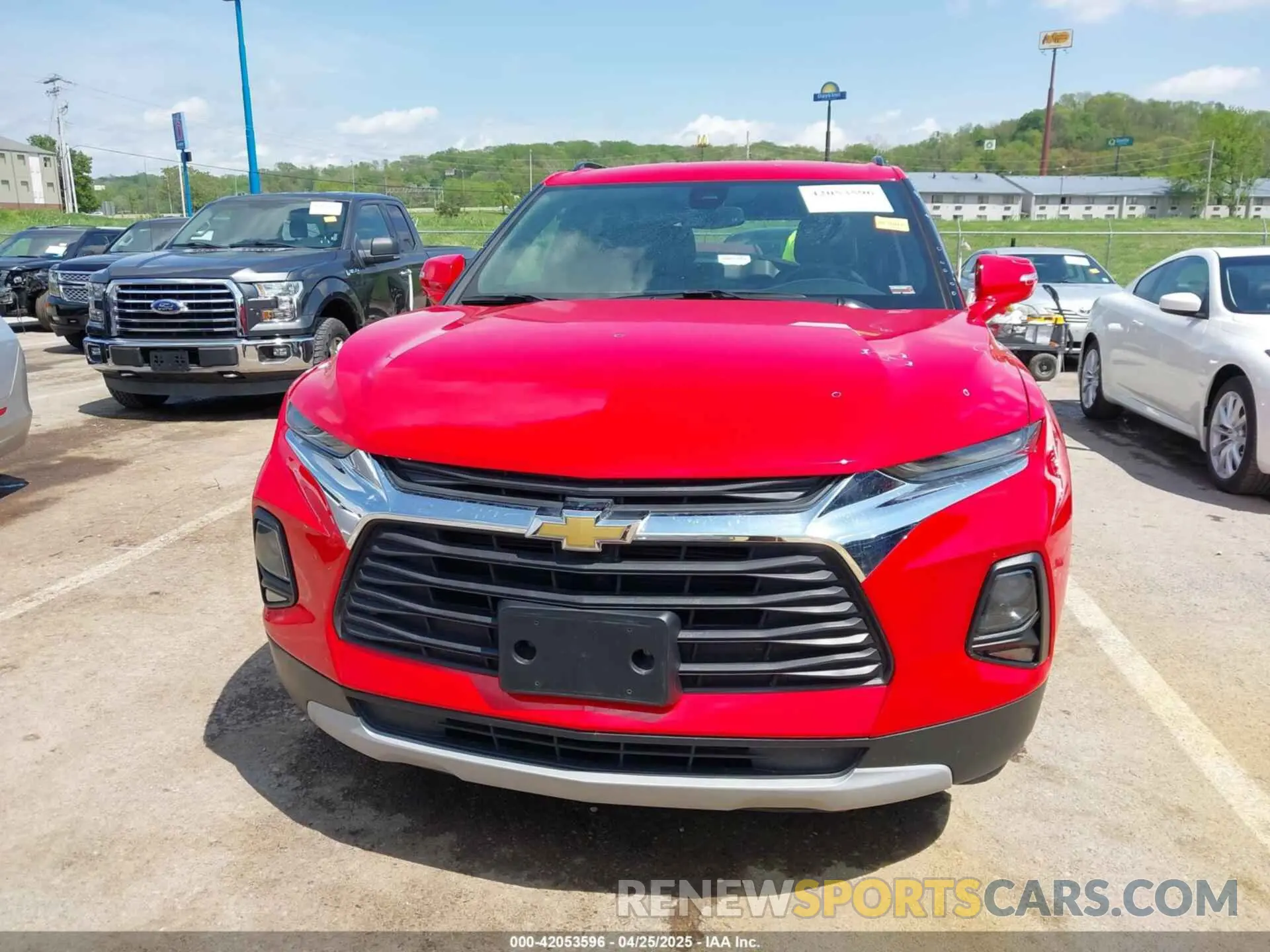 12 Photograph of a damaged car 3GNKBHR4XNS176035 CHEVROLET BLAZER 2022