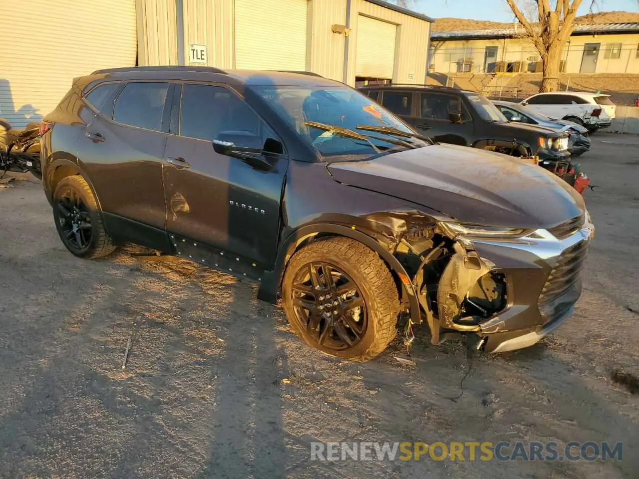 4 Фотография поврежденного автомобиля 3GNKBJRSXNS218029 CHEVROLET BLAZER 2022