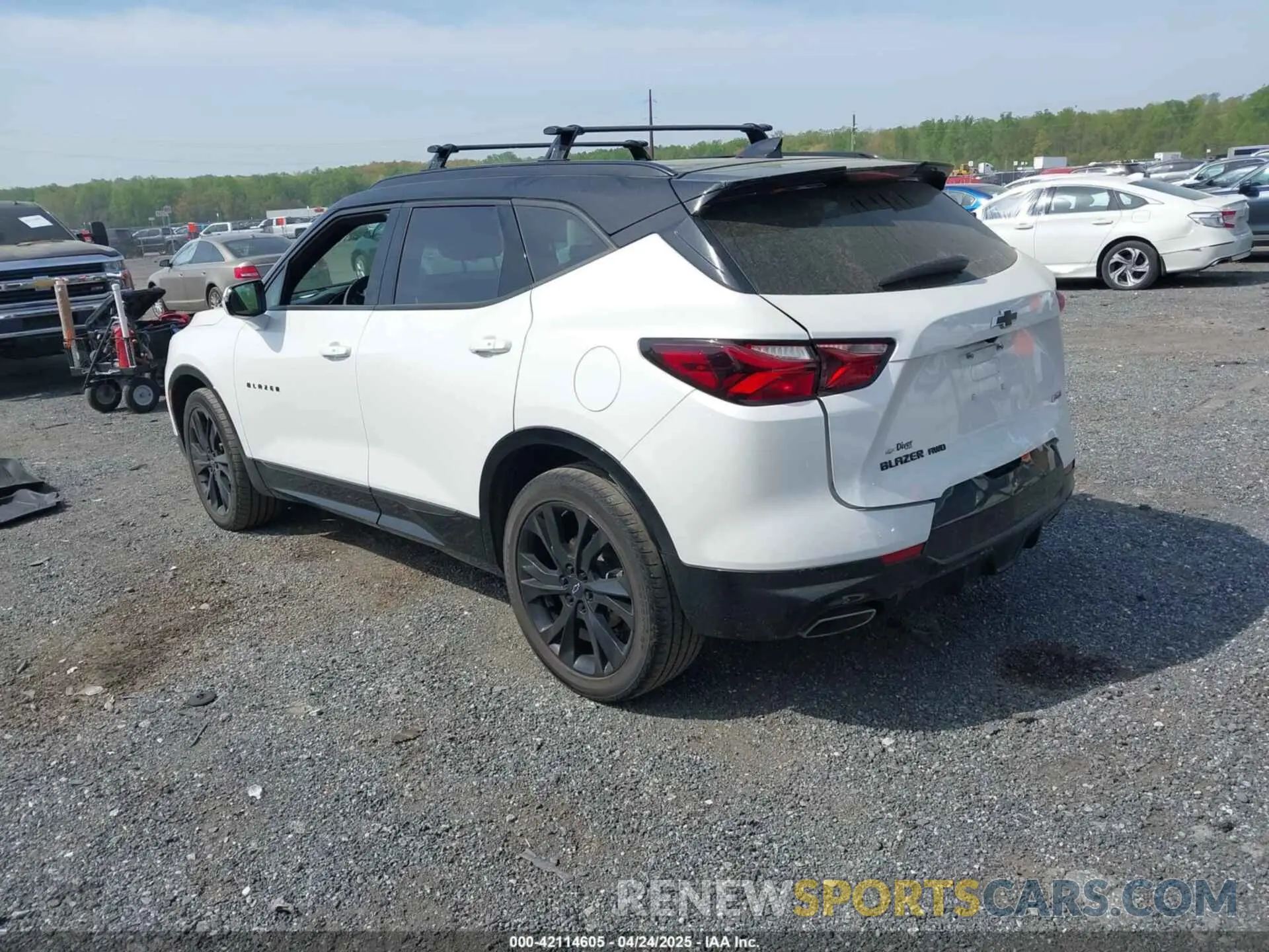 3 Фотография поврежденного автомобиля 3GNKBKRS0NS222919 CHEVROLET BLAZER 2022