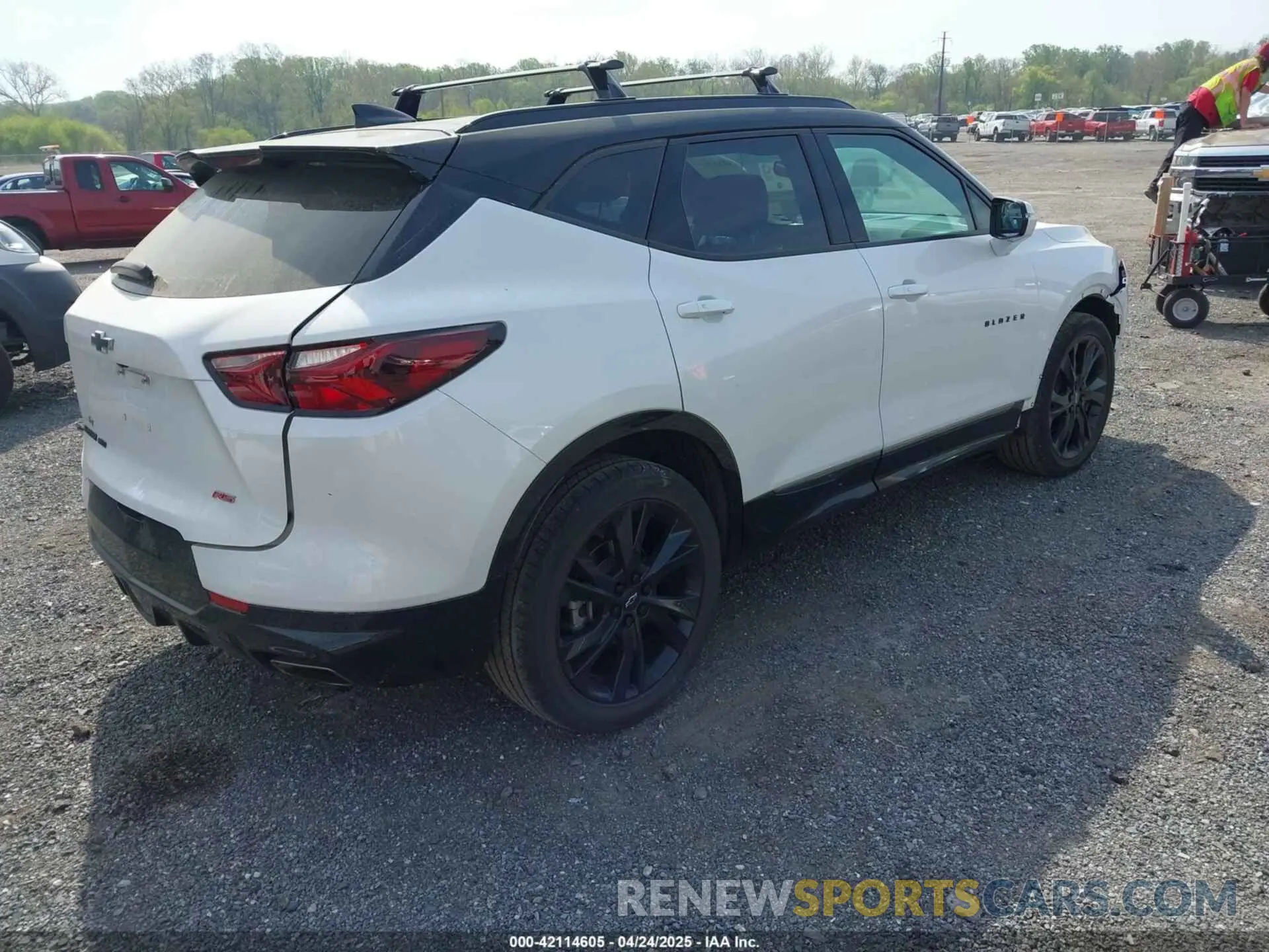 4 Фотография поврежденного автомобиля 3GNKBKRS0NS222919 CHEVROLET BLAZER 2022
