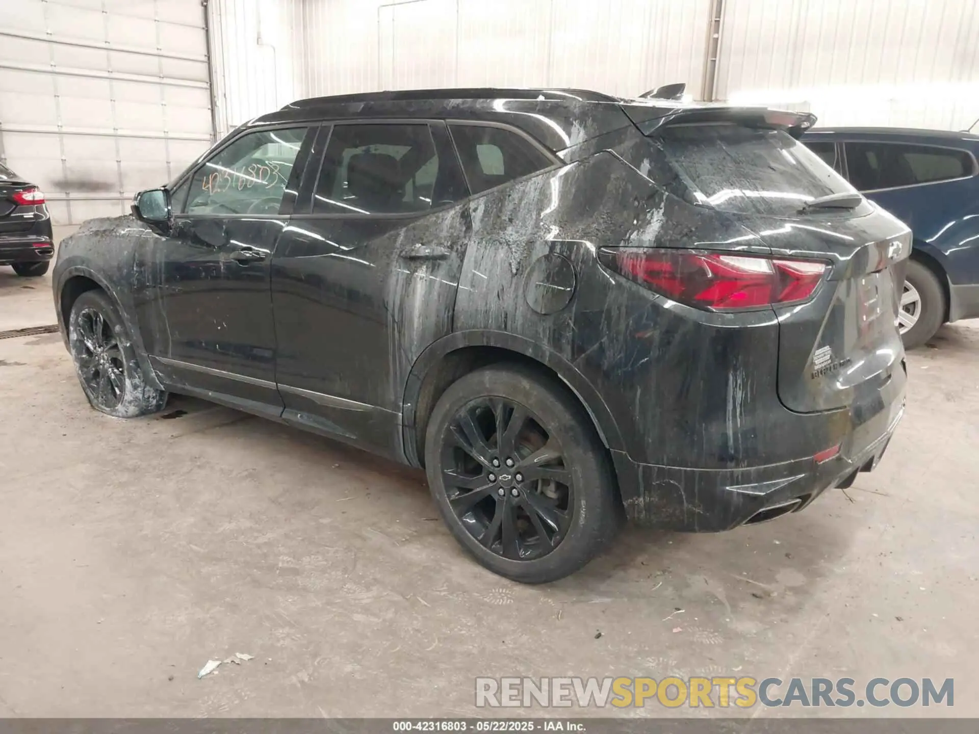 3 Photograph of a damaged car 3GNKBKRS8NS175932 CHEVROLET BLAZER 2022