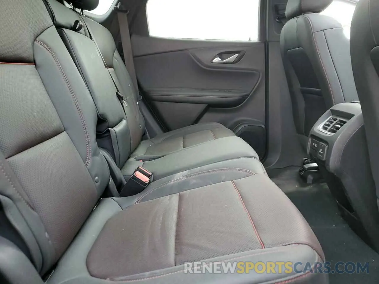 11 Photograph of a damaged car 3GNKBKRS9NS132944 CHEVROLET BLAZER 2022