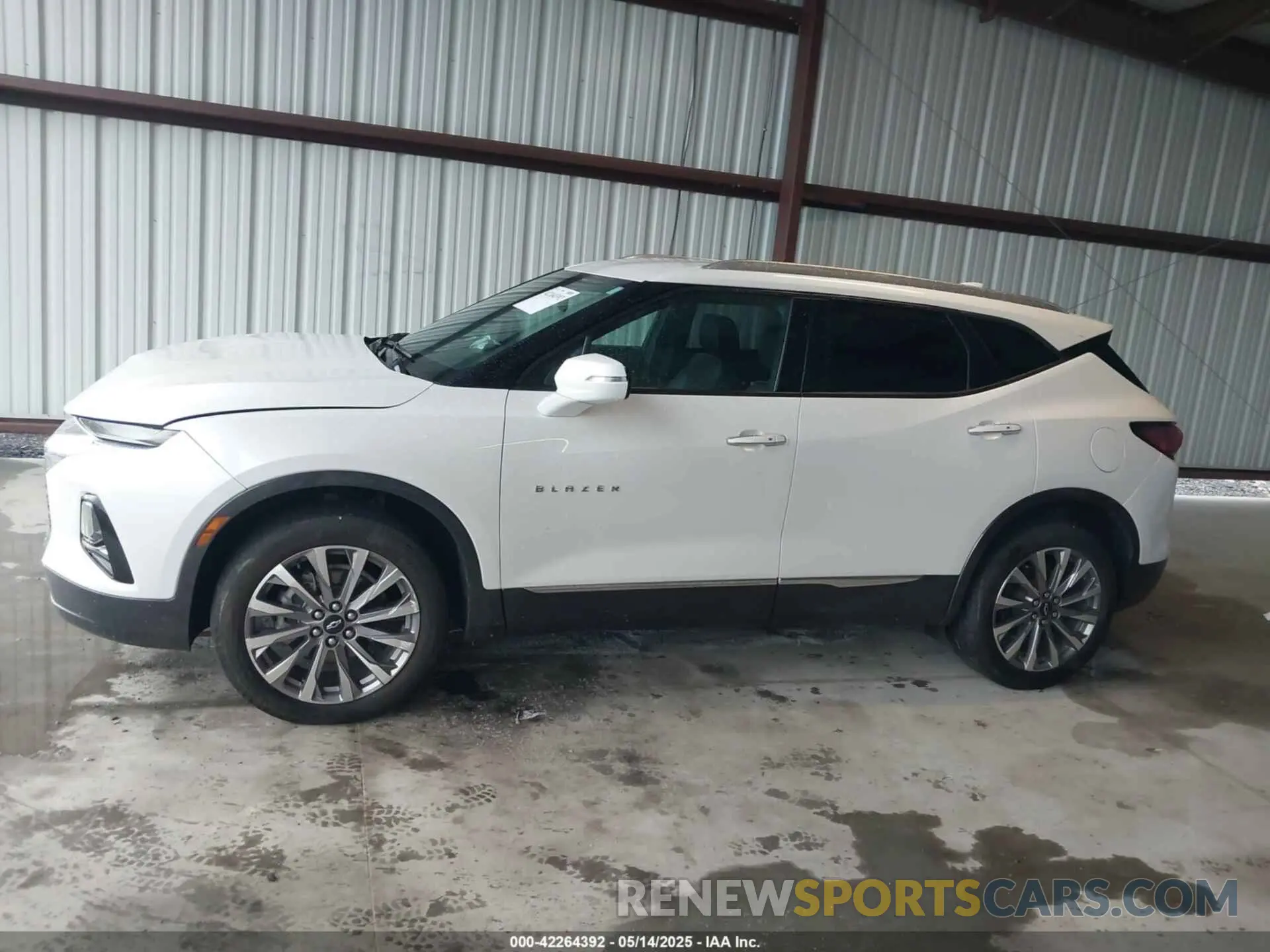 14 Photograph of a damaged car 3GNKBLR46NS148039 CHEVROLET BLAZER 2022