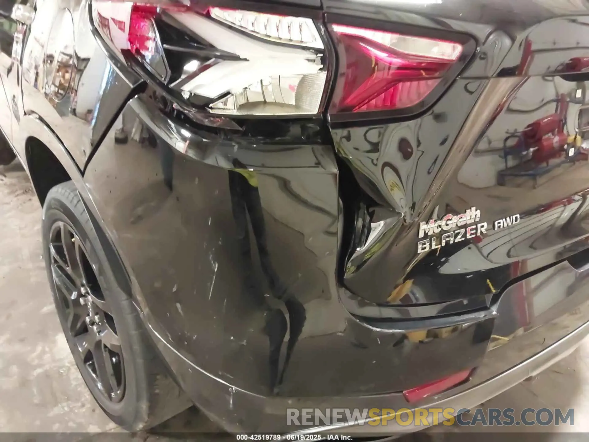18 Photograph of a damaged car 3GNKBLRS5NS169964 CHEVROLET BLAZER 2022