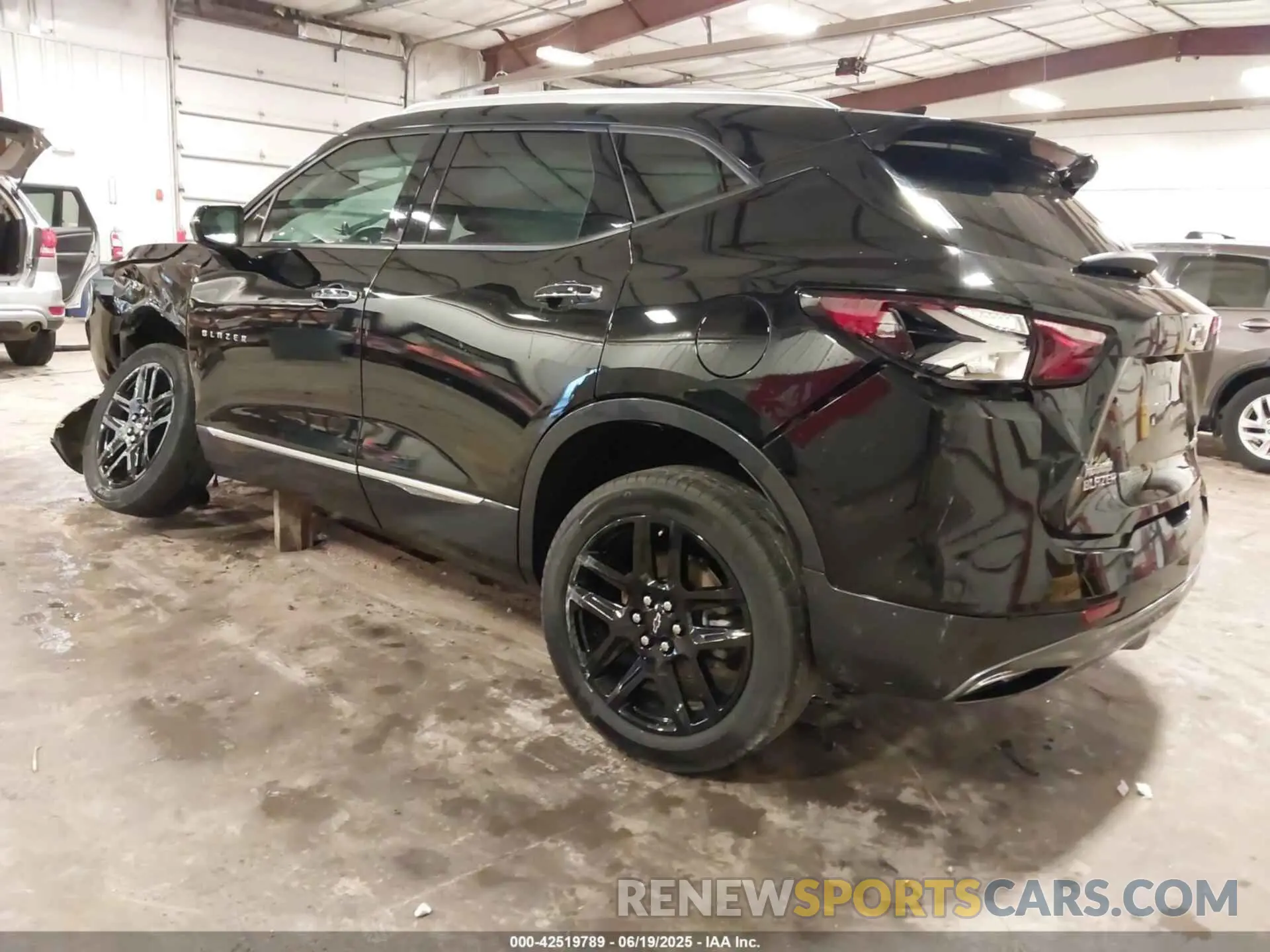 3 Photograph of a damaged car 3GNKBLRS5NS169964 CHEVROLET BLAZER 2022