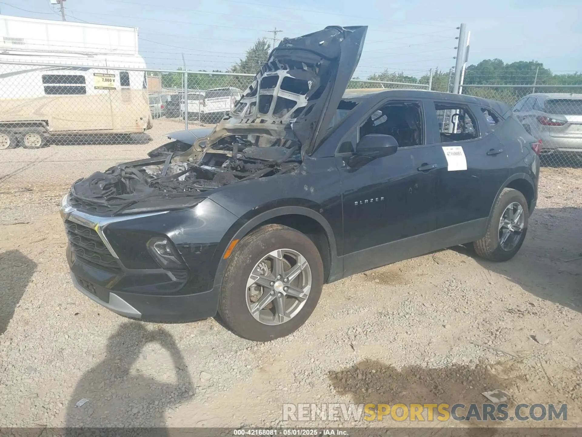 2 Фотография поврежденного автомобиля 3GNKBCR41PS222938 CHEVROLET BLAZER 2023