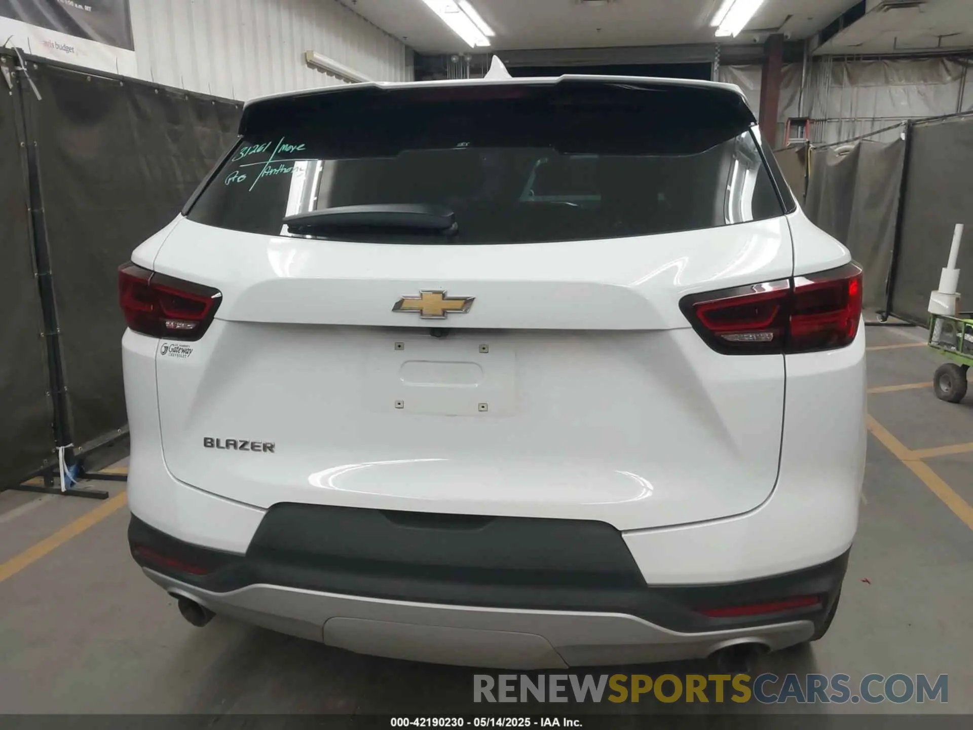 17 Фотография поврежденного автомобиля 3GNKBCR47PS145492 CHEVROLET BLAZER 2023