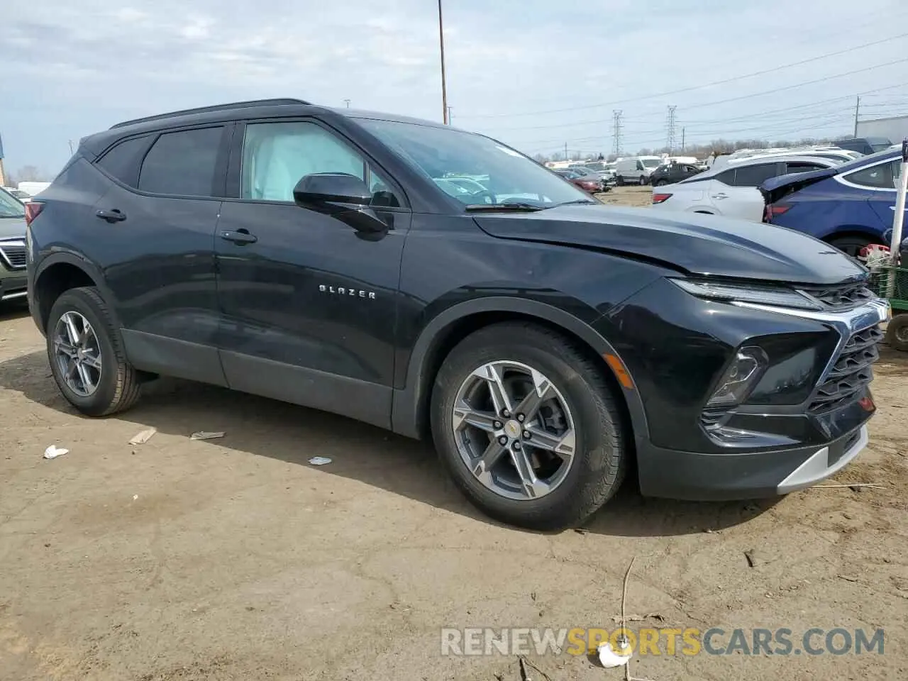 4 Фотография поврежденного автомобиля 3GNKBCR49PS235324 CHEVROLET BLAZER 2023