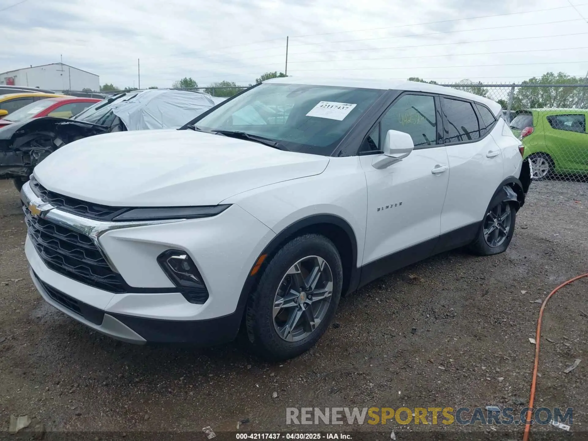 2 Фотография поврежденного автомобиля 3GNKBCR4XPS100305 CHEVROLET BLAZER 2023