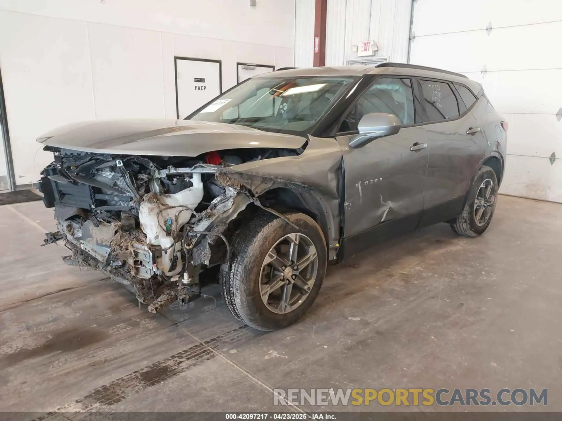 2 Фотография поврежденного автомобиля 3GNKBCR4XPS214756 CHEVROLET BLAZER 2023