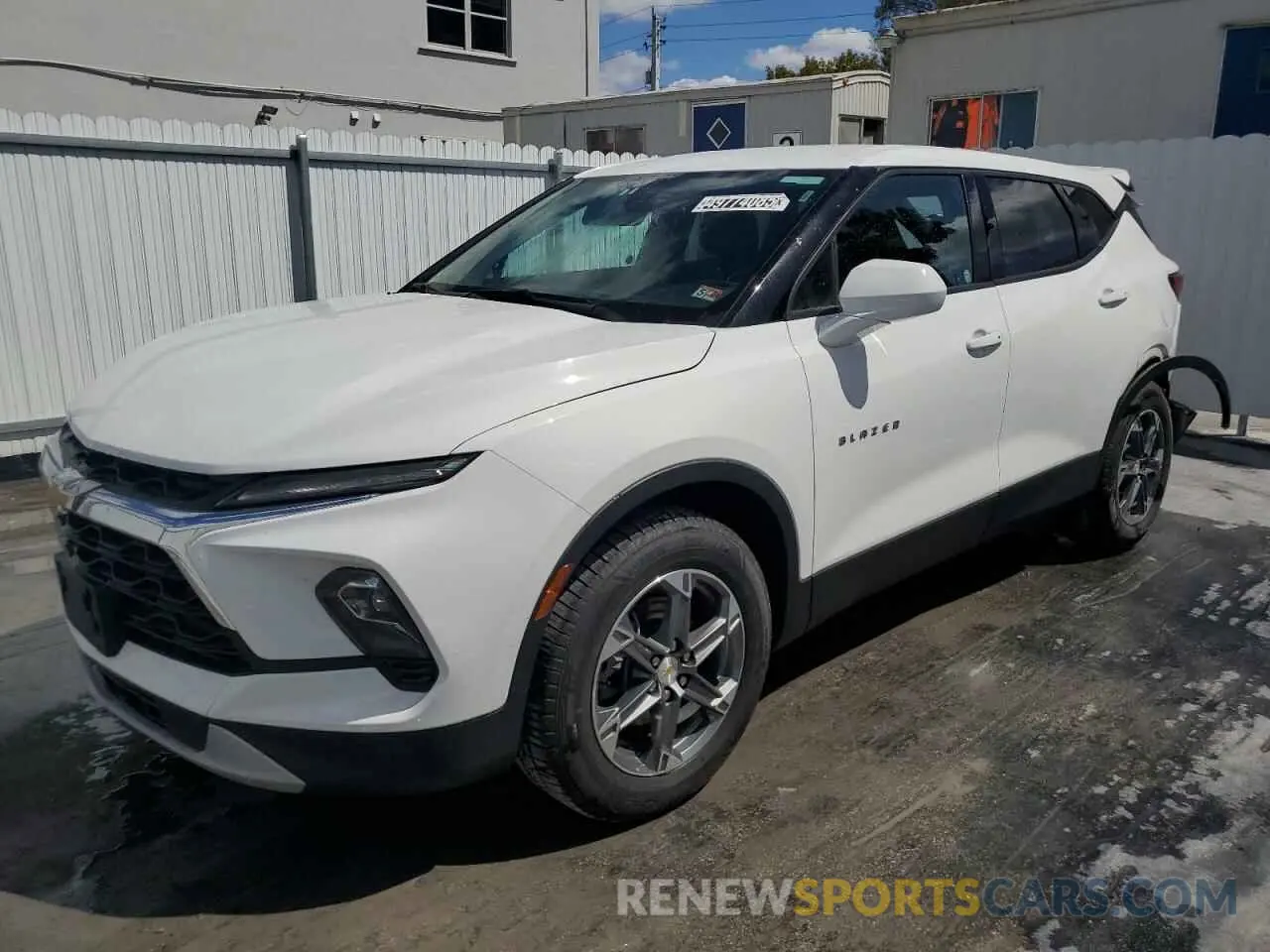 1 Фотография поврежденного автомобиля 3GNKBHR41PS203237 CHEVROLET BLAZER 2023