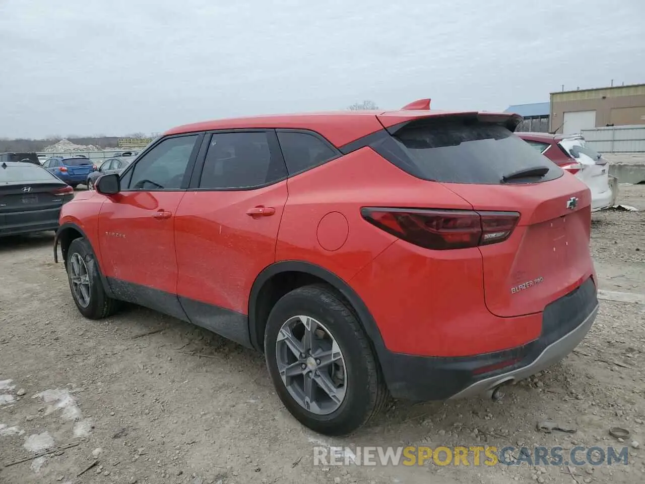 2 Фотография поврежденного автомобиля 3GNKBHR42PS227899 CHEVROLET BLAZER 2023