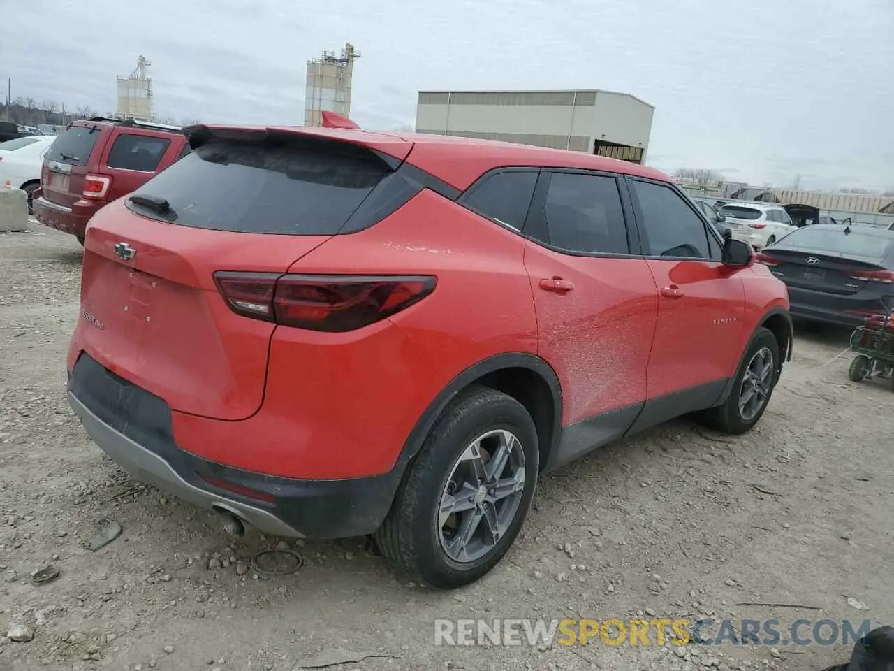 3 Фотография поврежденного автомобиля 3GNKBHR42PS227899 CHEVROLET BLAZER 2023