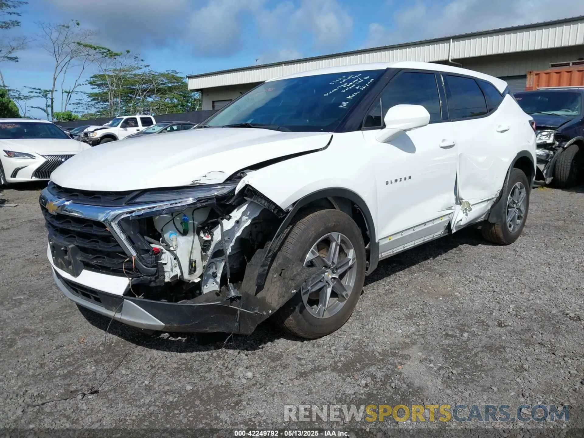 2 Фотография поврежденного автомобиля 3GNKBHR46PS213116 CHEVROLET BLAZER 2023
