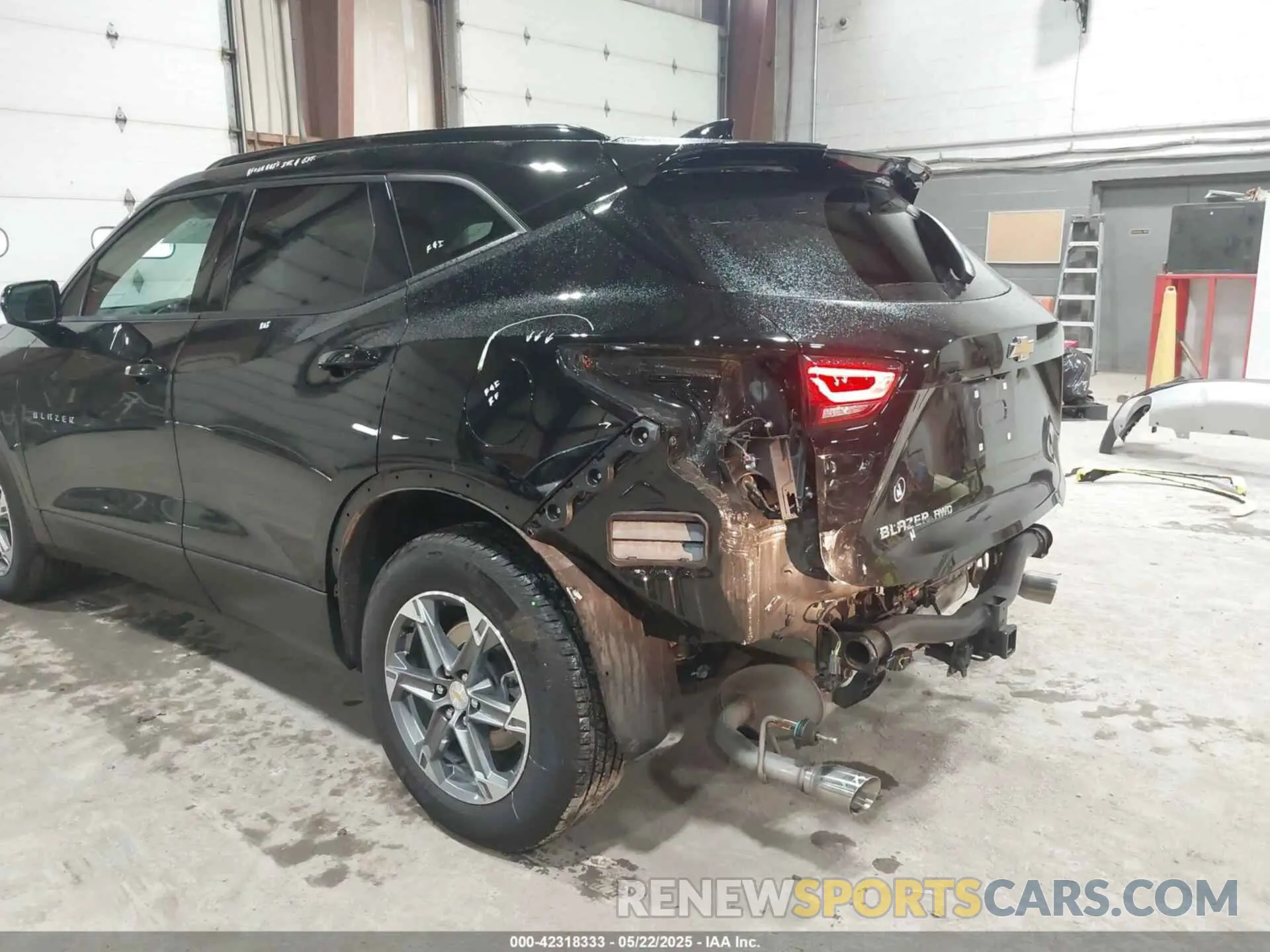 18 Photograph of a damaged car 3GNKBJR45PS234918 CHEVROLET BLAZER 2023