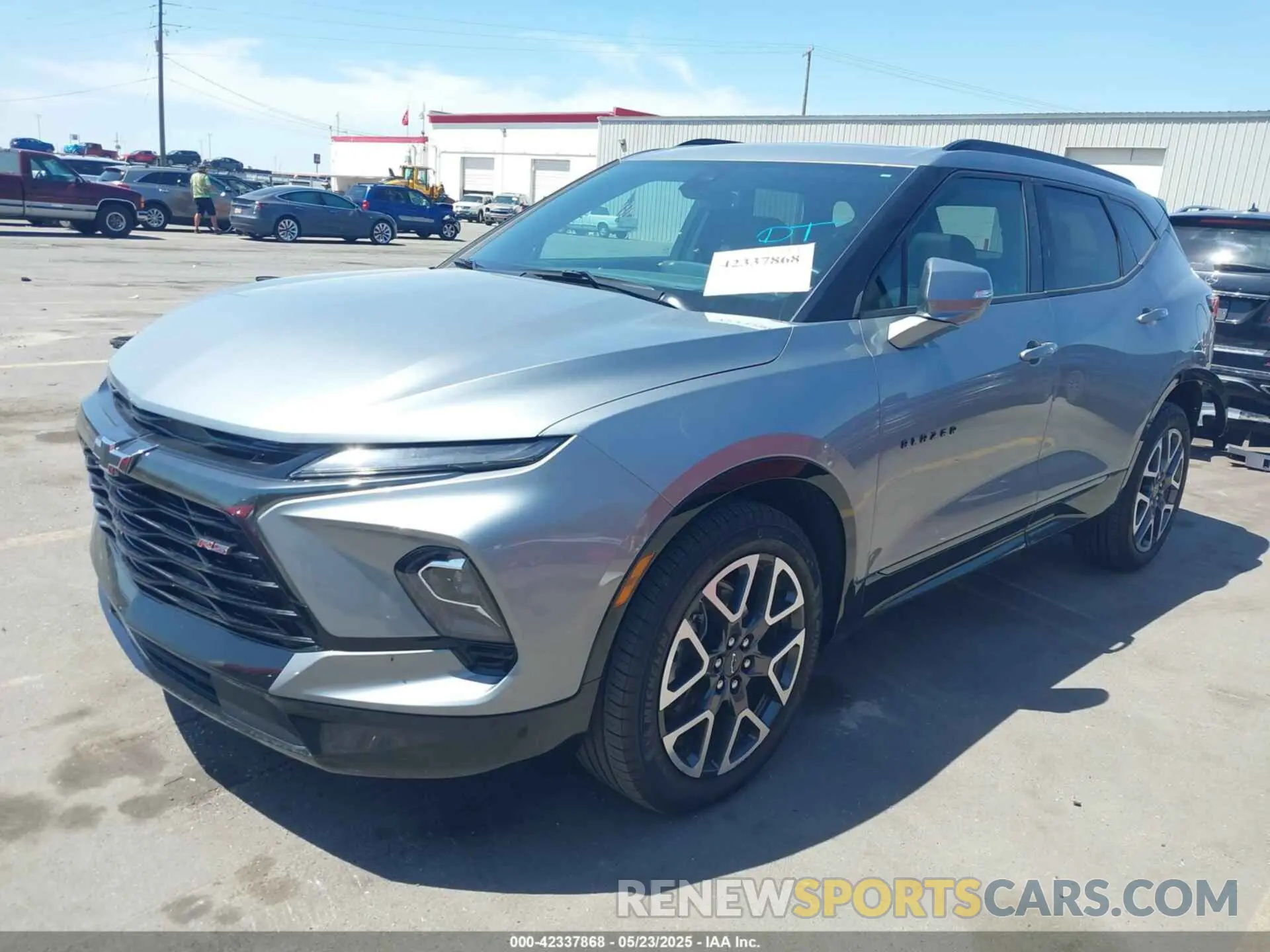 2 Фотография поврежденного автомобиля 3GNKBKRS0PS227668 CHEVROLET BLAZER 2023