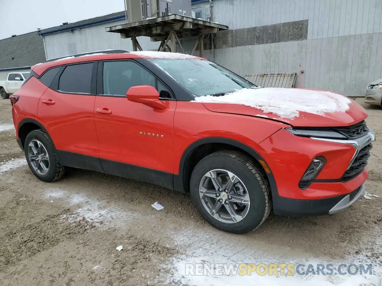 4 Фотография поврежденного автомобиля 3GNKBCR44RS153424 CHEVROLET BLAZER 2024