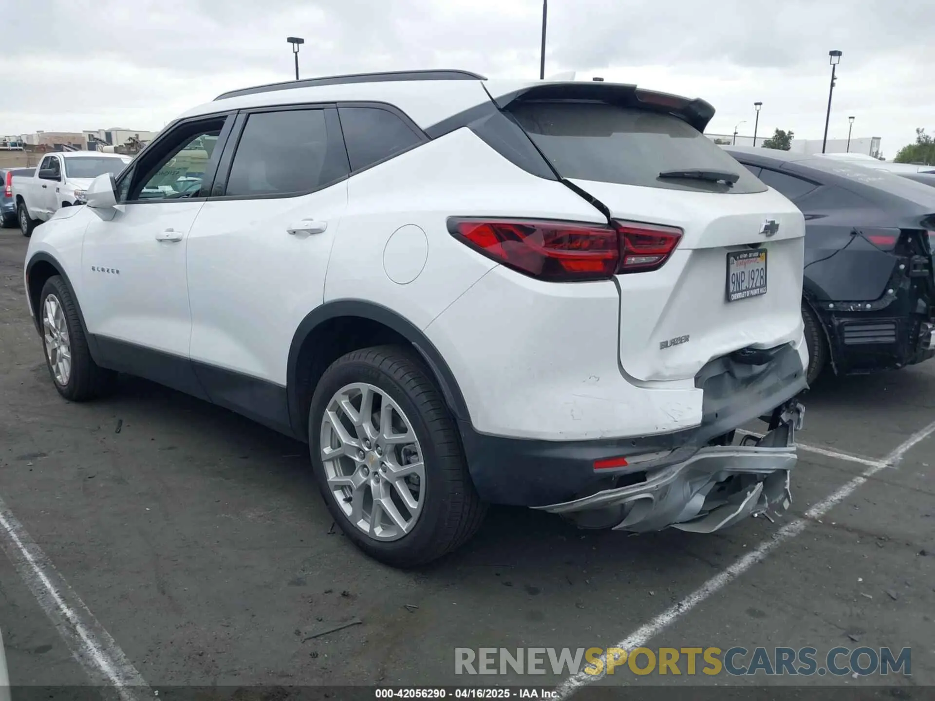 3 Photograph of a damaged car 3GNKBCR44RS277208 CHEVROLET BLAZER 2024