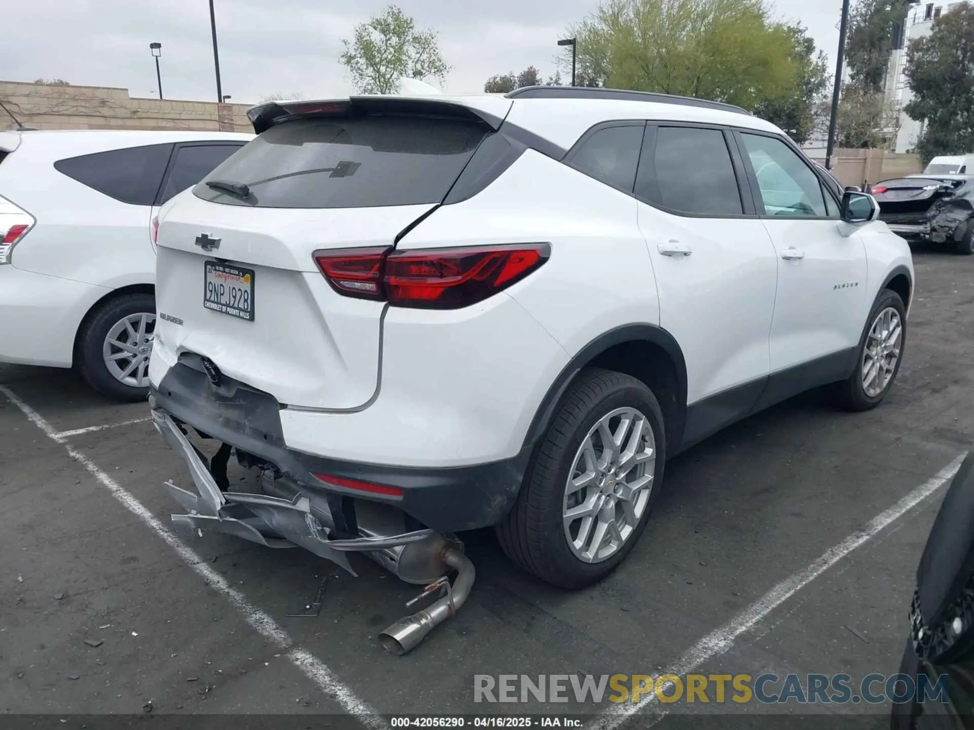 4 Photograph of a damaged car 3GNKBCR44RS277208 CHEVROLET BLAZER 2024