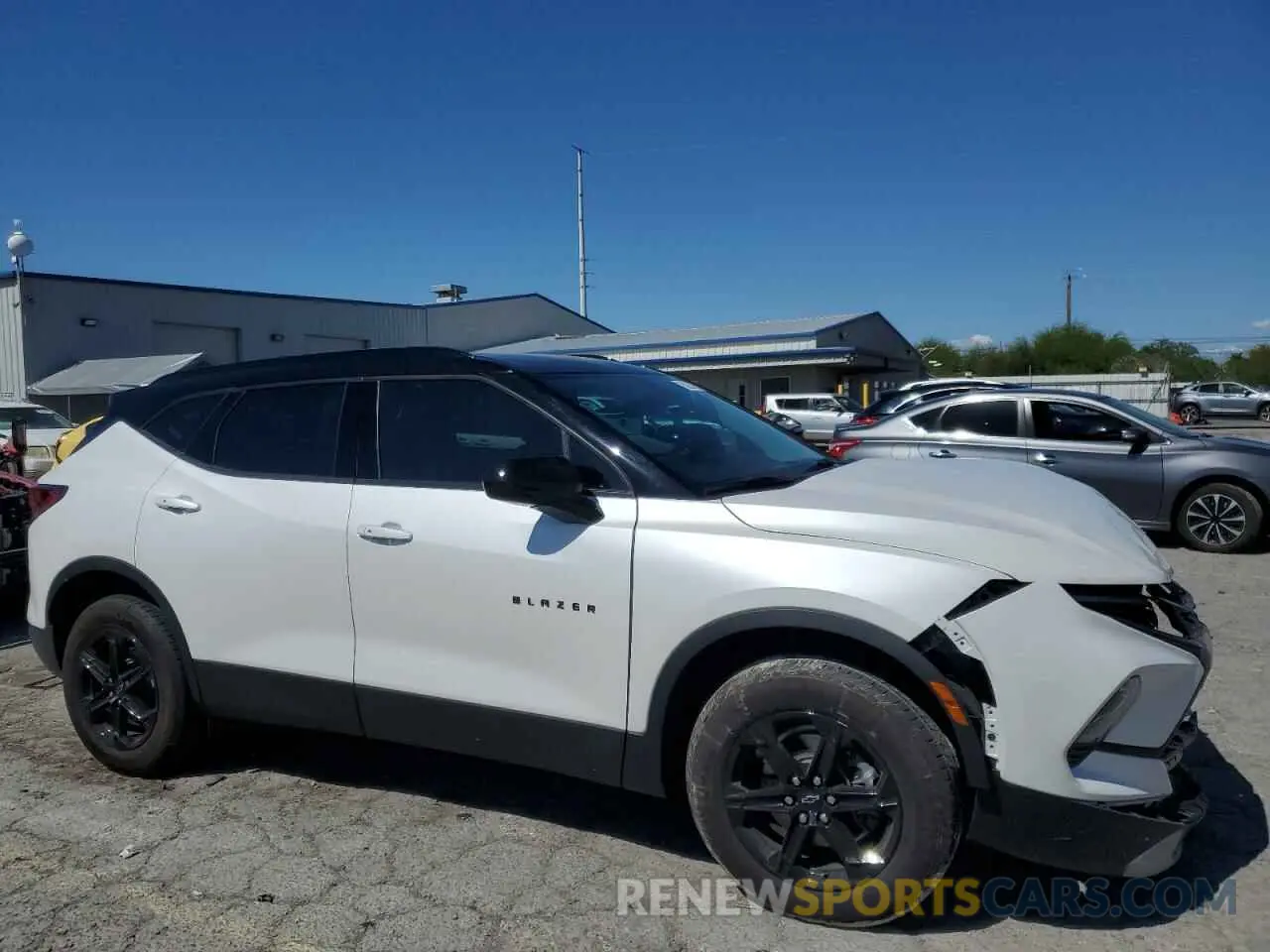4 Фотография поврежденного автомобиля 3GNKBCR45RS170796 CHEVROLET BLAZER 2024