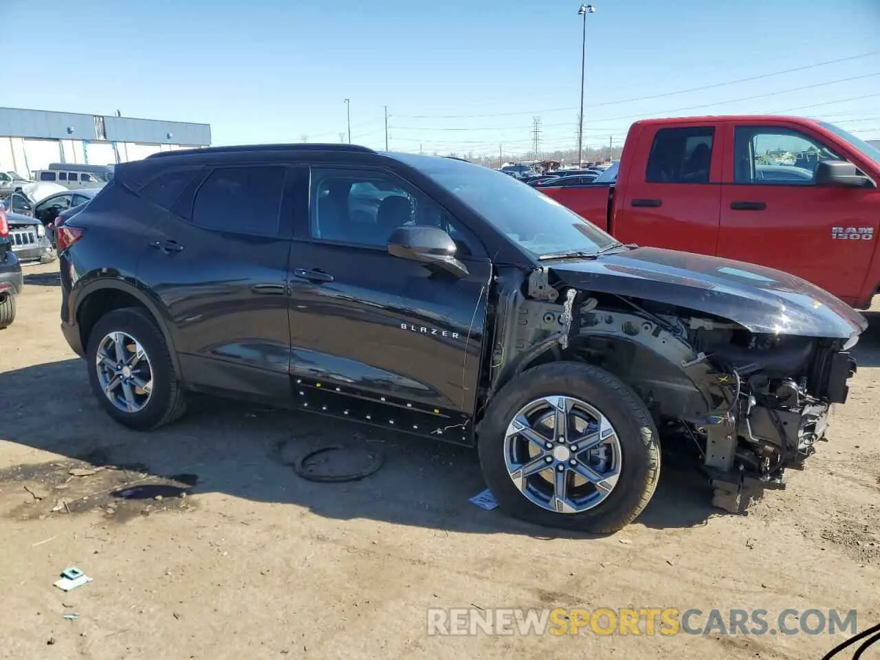 4 Фотография поврежденного автомобиля 3GNKBCR46RS229208 CHEVROLET BLAZER 2024