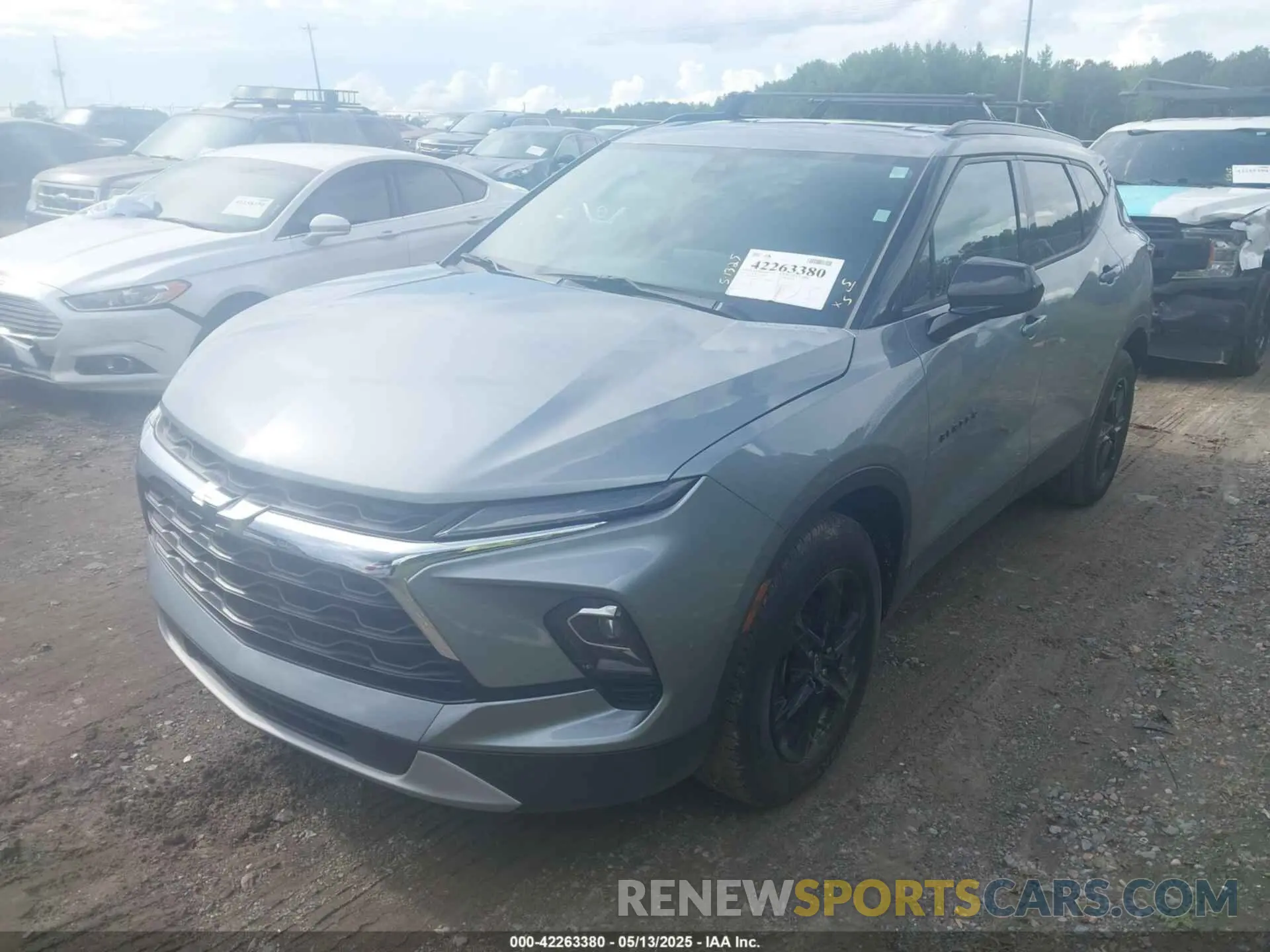 2 Photograph of a damaged car 3GNKBCR46RS282636 CHEVROLET BLAZER 2024