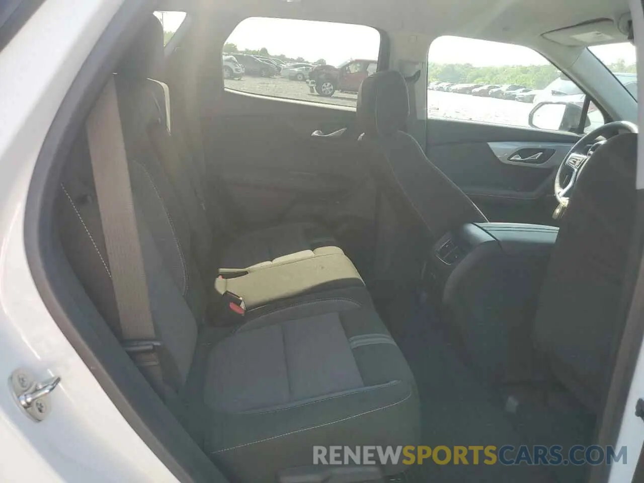 10 Фотография поврежденного автомобиля 3GNKBCR48RS248777 CHEVROLET BLAZER 2024