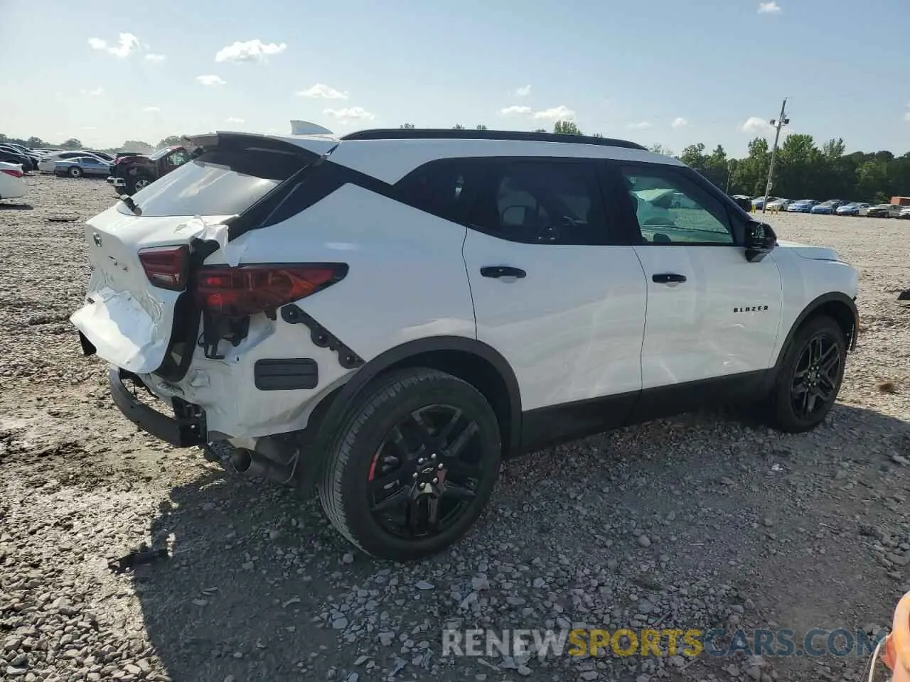 3 Фотография поврежденного автомобиля 3GNKBCR48RS248777 CHEVROLET BLAZER 2024